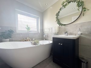 Family Bathroom - click for photo gallery